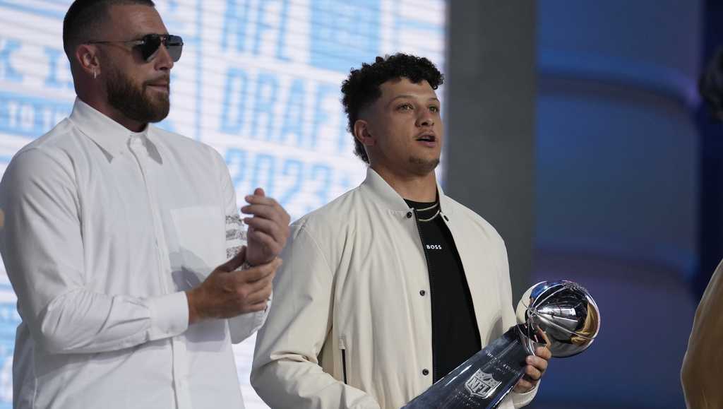 In ESPN interview, Patrick Mahomes says Taylor Swift hasn't become a distraction to the Chiefs